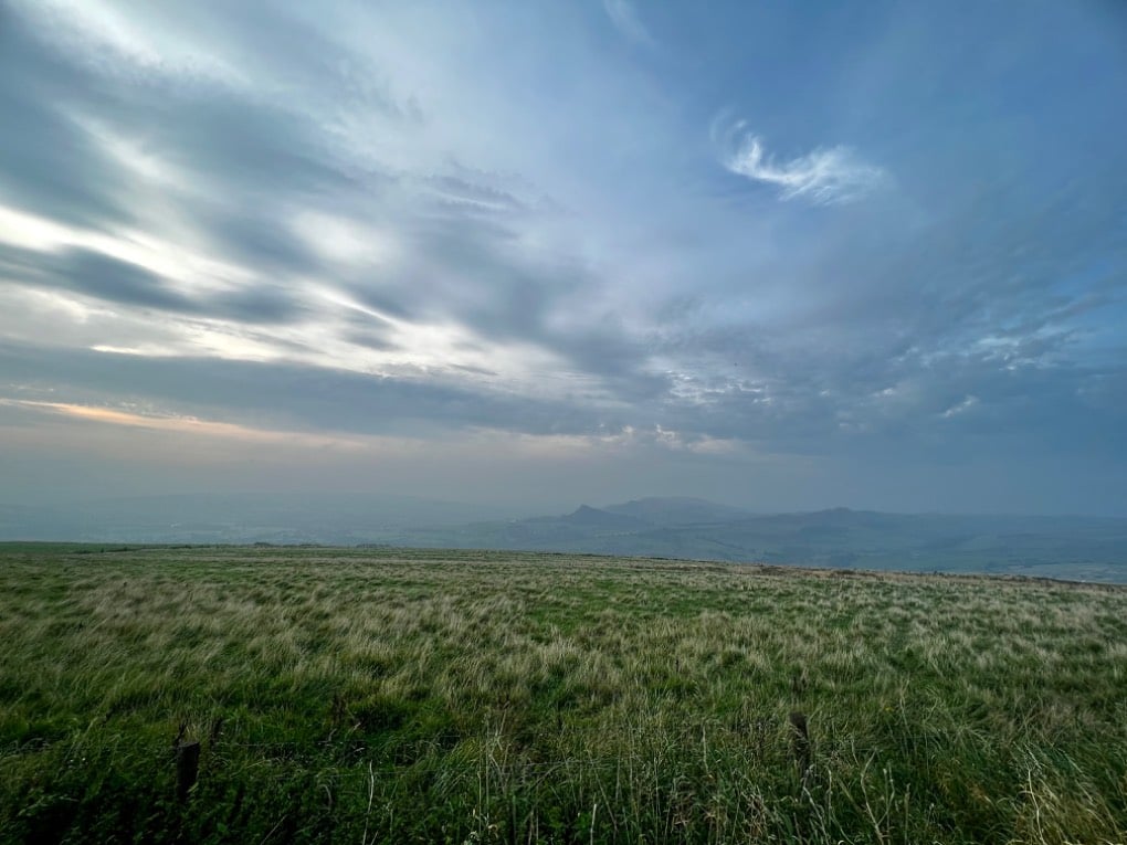 Showery rain pushes southeastwards