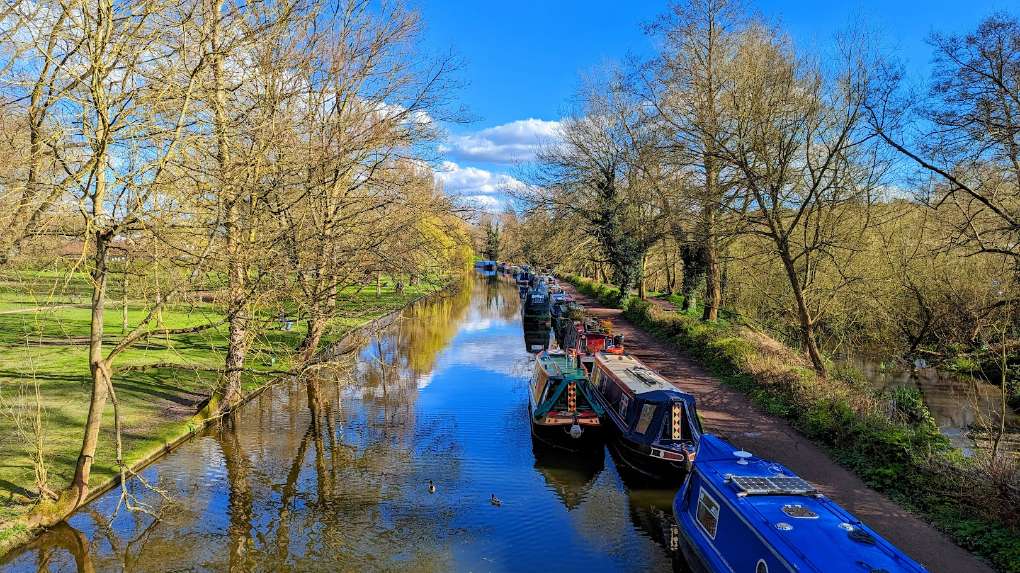 Another view of the Grand Union canal running through Berkhamsted. Posted by Brian Gaze