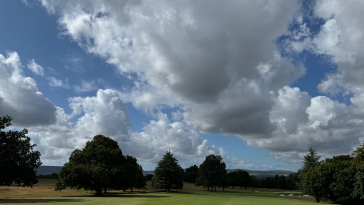 Magnificent early morning at Cowdray Park golf club. Posted by Weatherornot