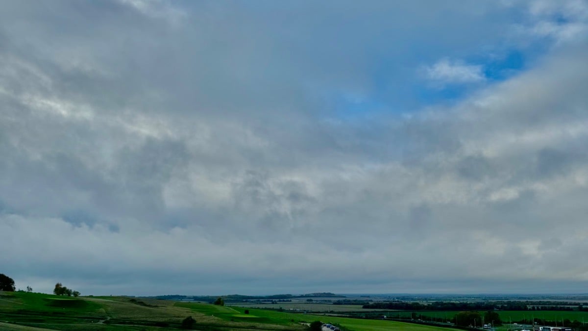 The rain gradually clears at Royston Golf Club. Very mild for nearly November. Posted by Weatherornot