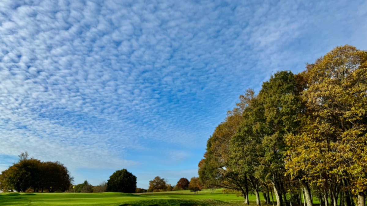 Superlative late autumn weather at Cowdray Park Golf club. Posted by Weatherornot